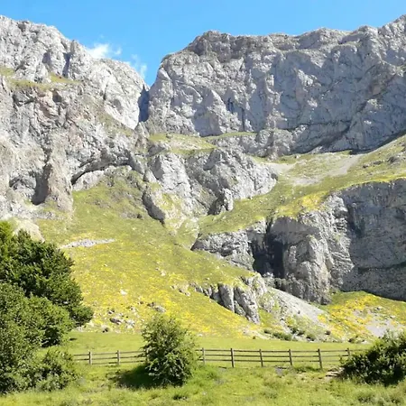 Family House Near With Mountain View בית נופש *