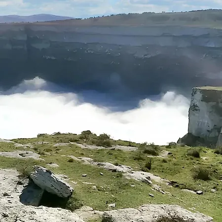 Family House Near With Mountain View בית נופש