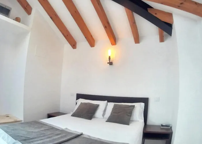 Family House Near With Mountain View Otañes