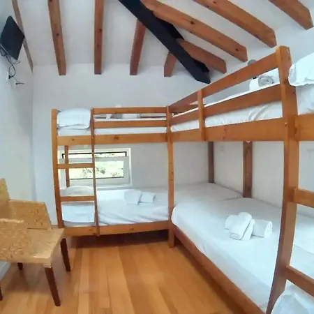 Family House Near With Mountain View Hébergement de vacances Otañes