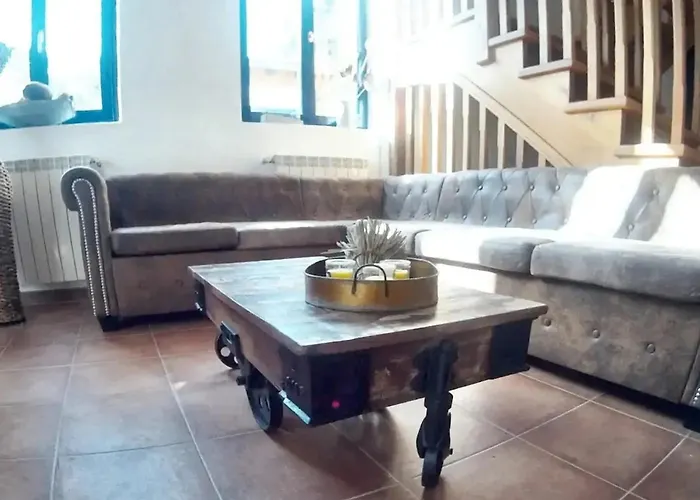 Family House Near With Mountain View Otañes